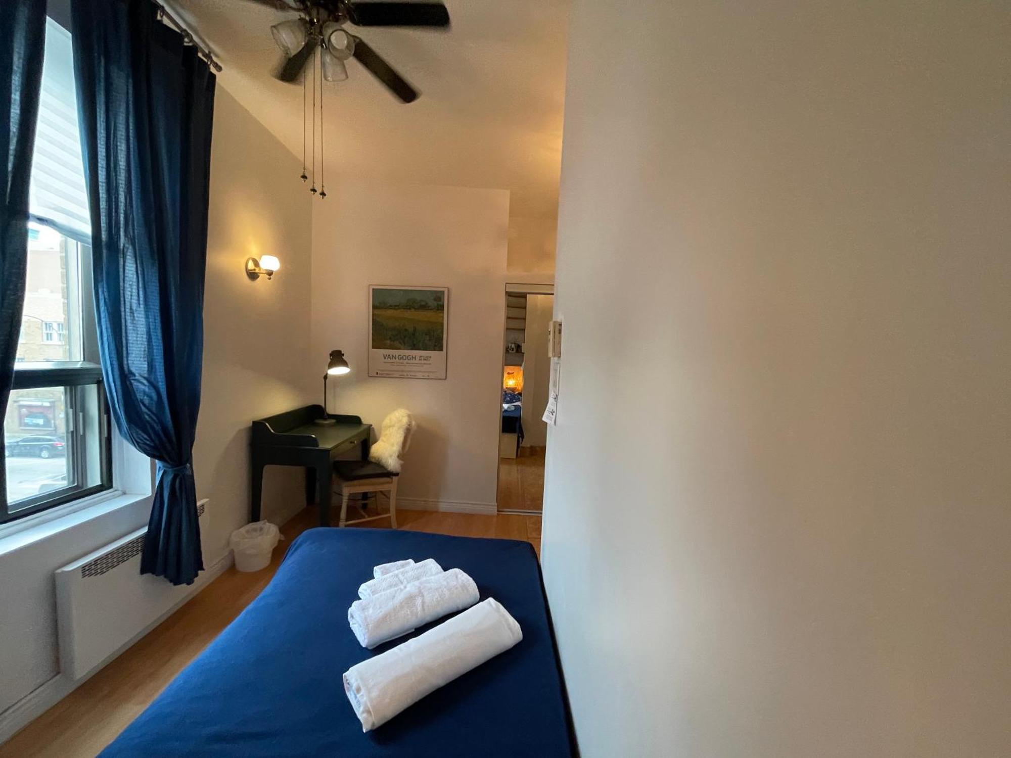 Chambres El Mediterraneo Rooms Montreal Pokoj fotografie